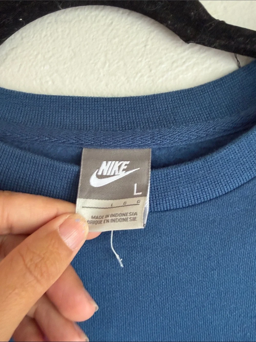 Nike Men's Blue Crewneck Sweatshirt with Swoosh